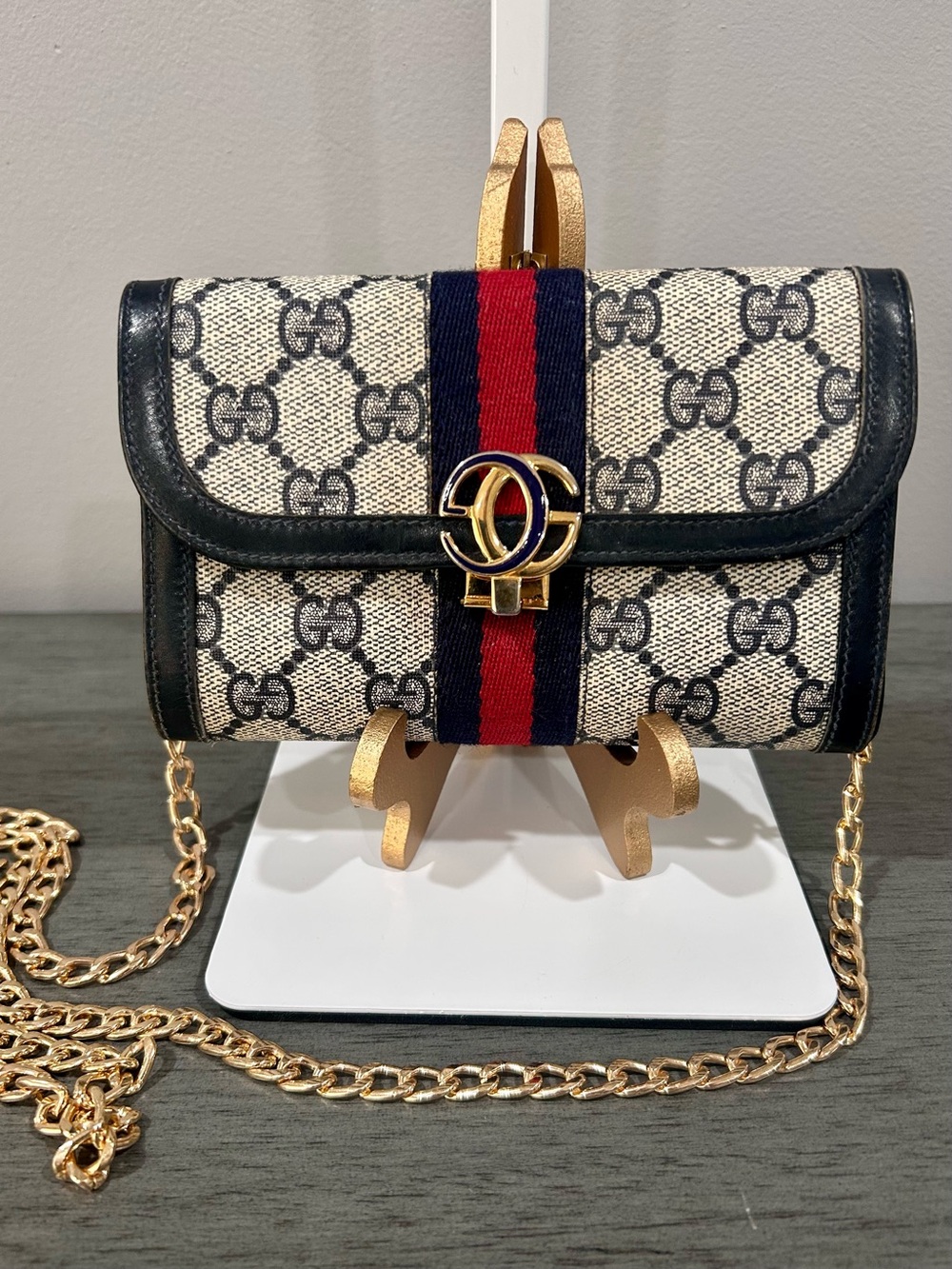 Gucci Beige GG Canvas Wallet with Navy and Red Stripe and unbranded chain